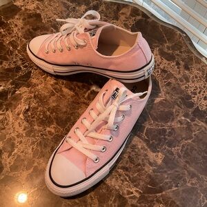 Converse Women's Light Pink Low-Top Sneakers Size 8 Brand New Condition !!!
